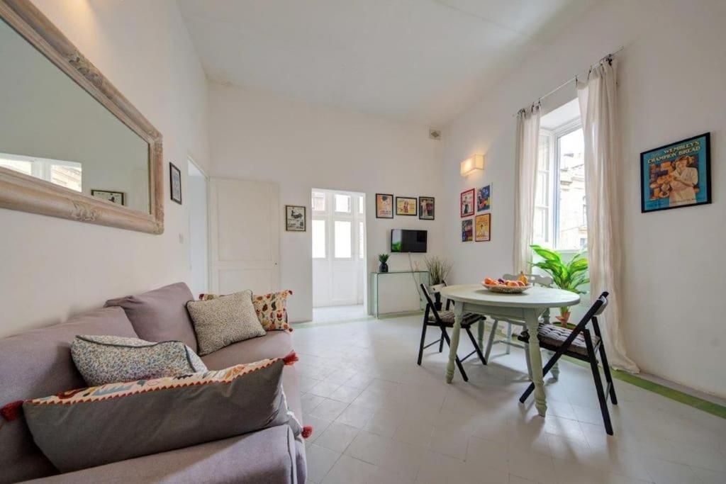 Traditional Maltese Town House In Floriana Ngoại thất bức ảnh